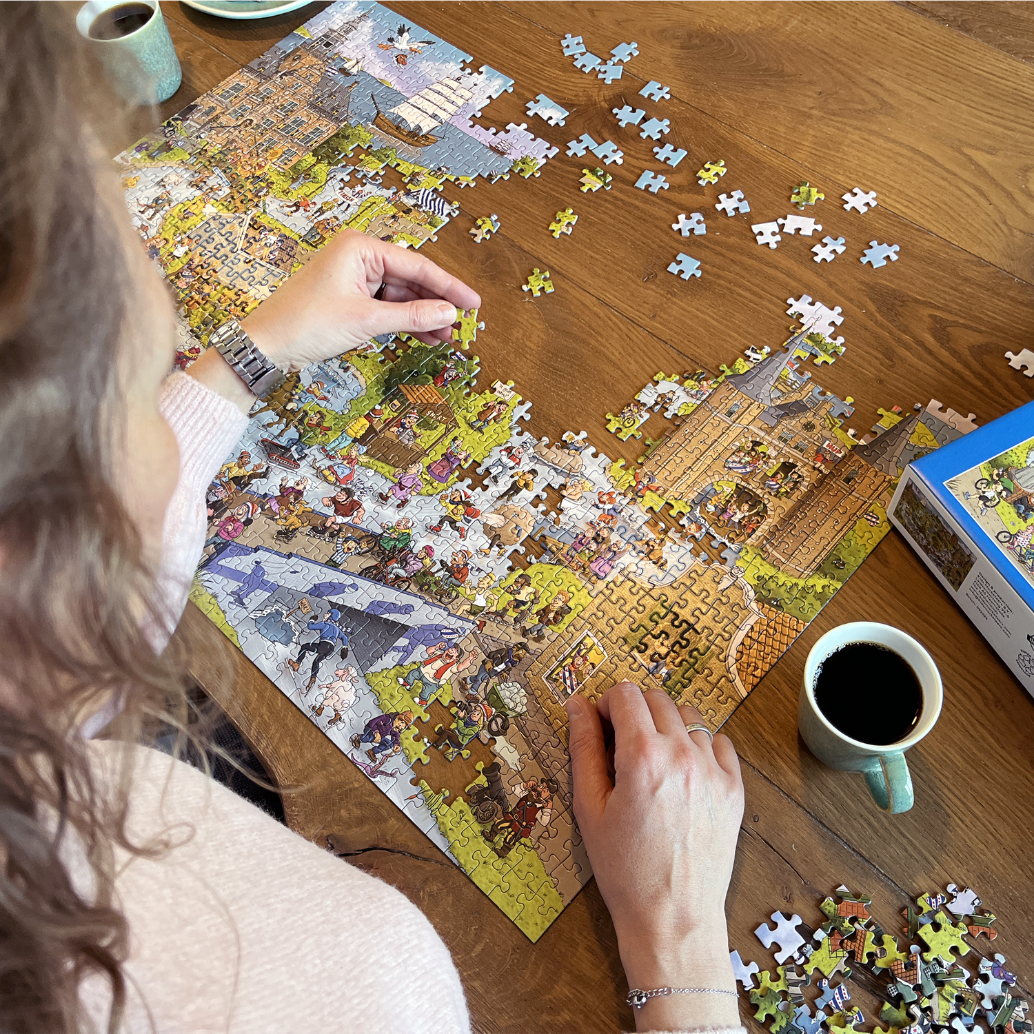 RVS fles met twee RVS mokken met Friese opdruk.