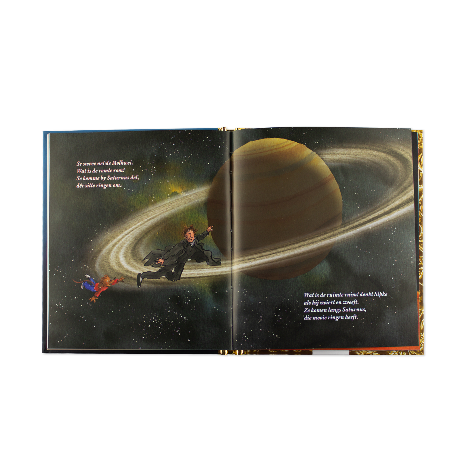 Open kinderboek met illustratie van een mens en een muis die langs de ringen van Saturnus zweven in de ruimte